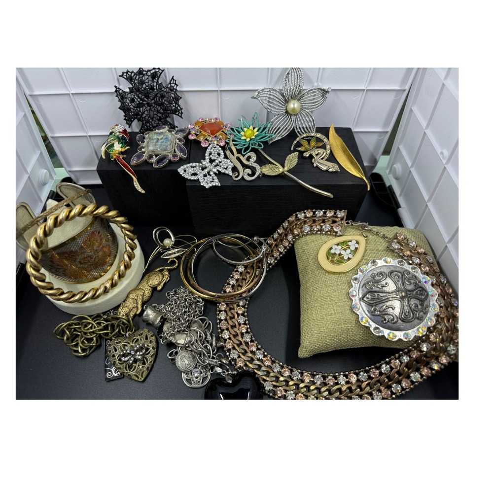 Vintage 23 Piece Jewelry Lot Brooches Bracelets Necklaces Signed